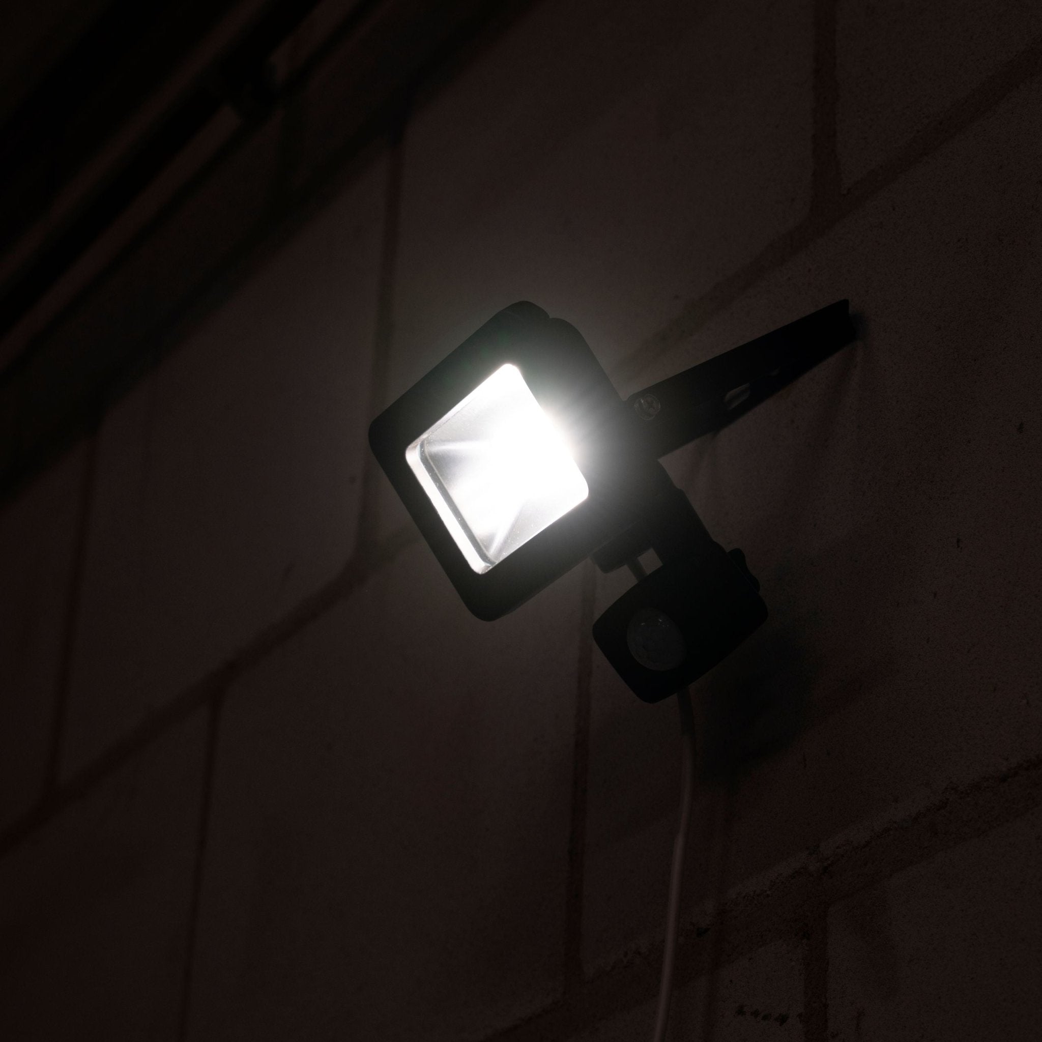LED's Light Floodlight 1100 - Met licht- en bewegingssensor - Binnen & Buiten - 10W - Zwart Schijnwerpers LED.nl