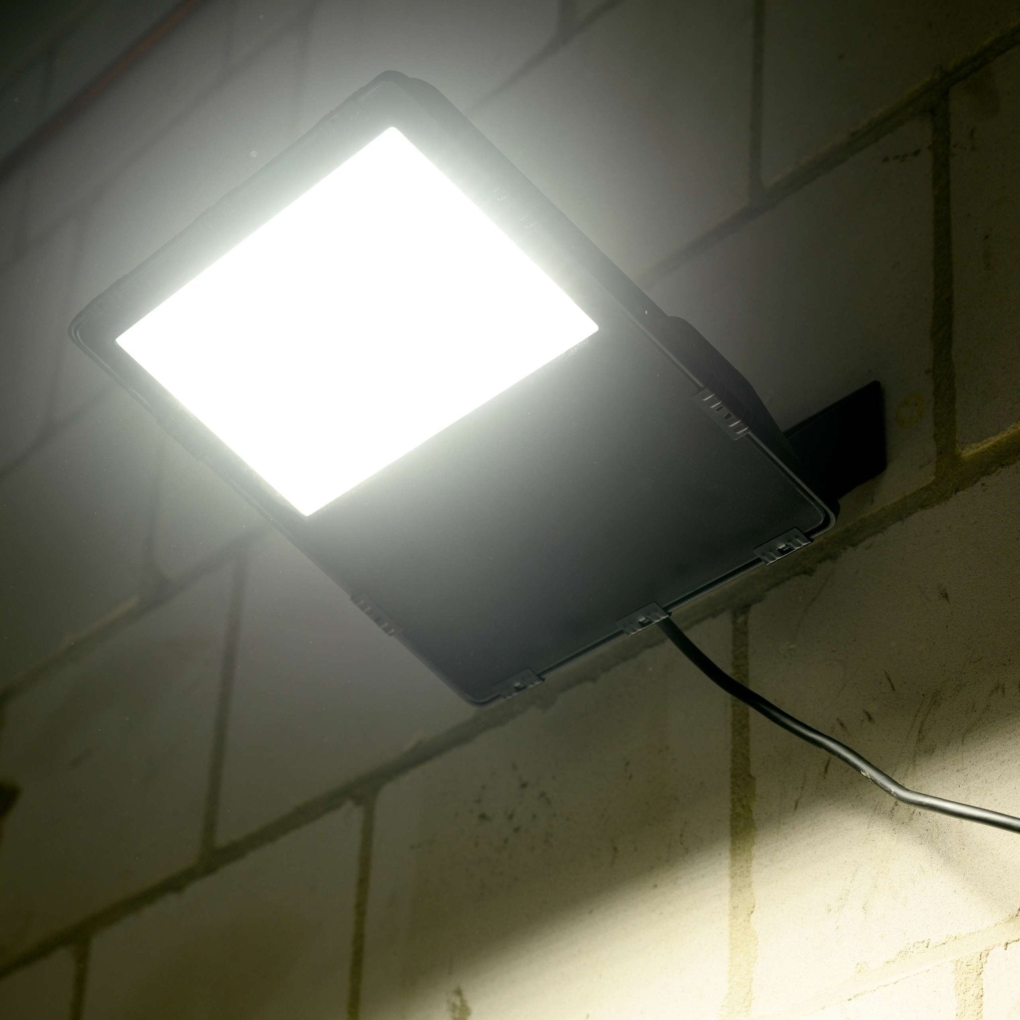 Premium LED Floodlight 100W - Levensduur van 30 jaar - IP66 Waterdicht - 16000 lm Floodlights LED.nl