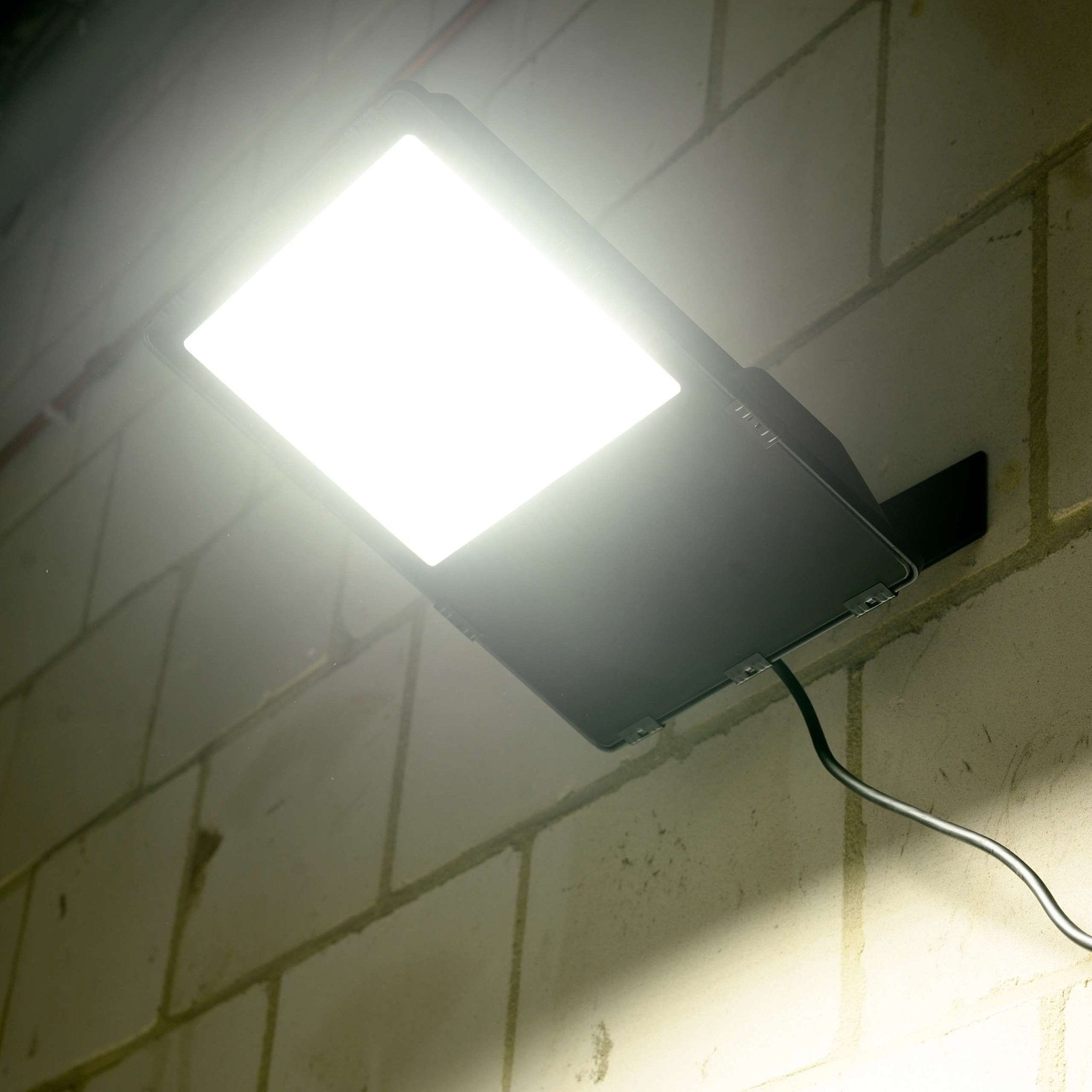 Premium LED Floodlight 150W - Levensduur van 30 jaar - IP66 Waterdicht - 24000 lm Floodlights LED.nl