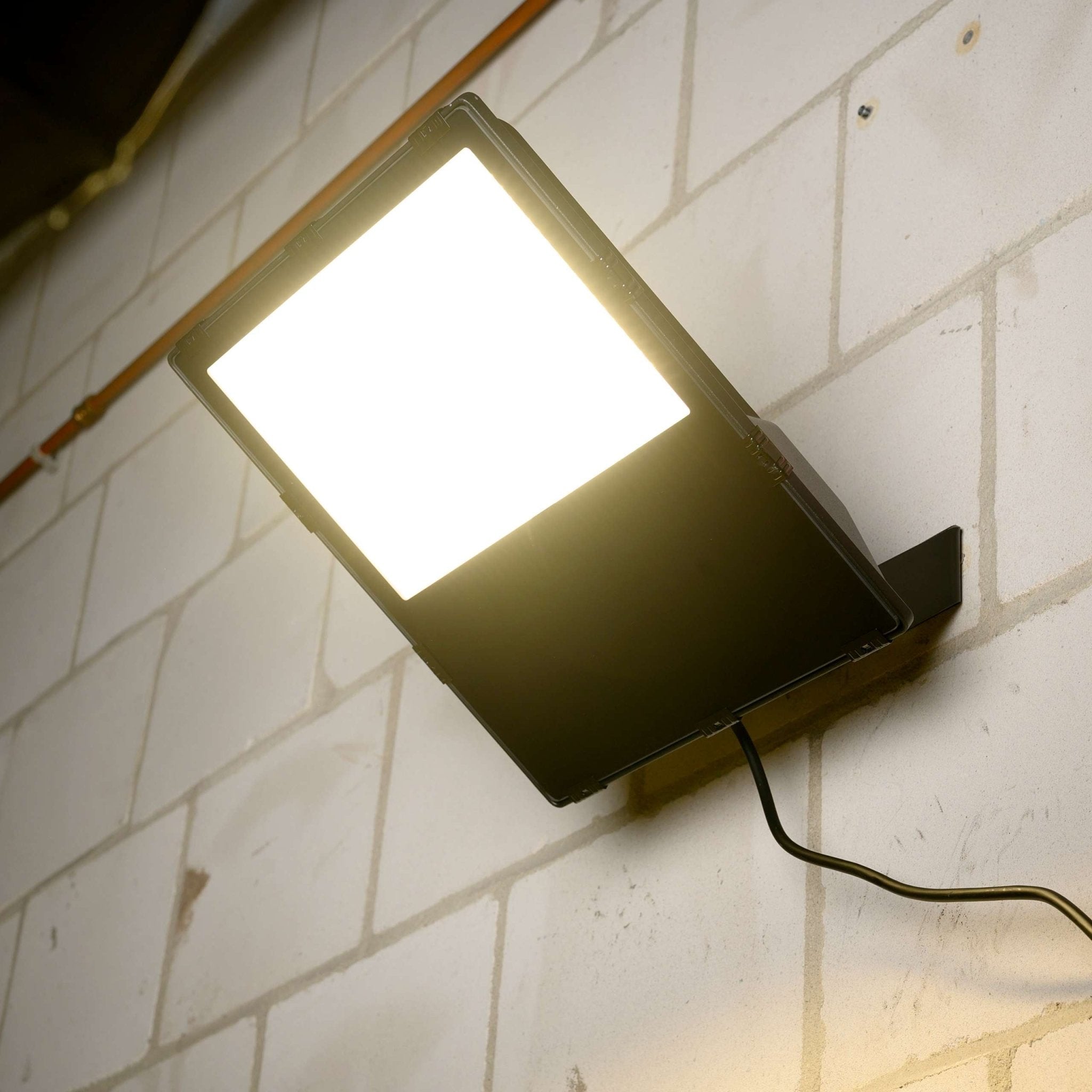 Premium LED Floodlight 200W - Levensduur van 30 jaar - IP66 Waterdicht - 32000 lm Floodlights LED.nl