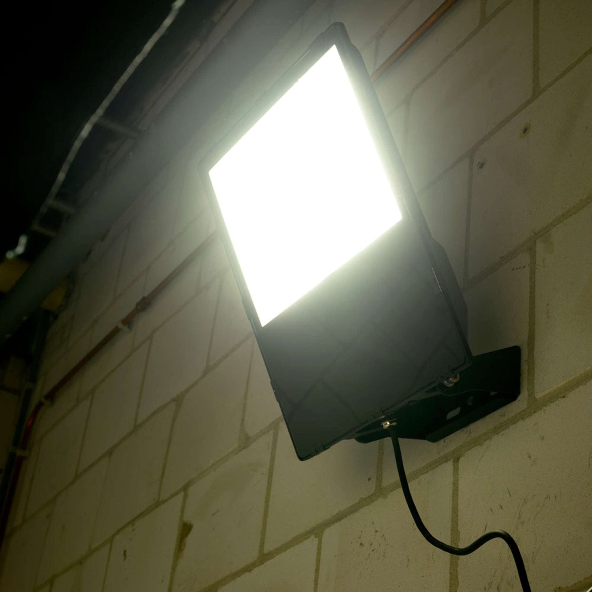Premium LED Floodlight 300W - Levensduur van 30 jaar - IP66 Waterdicht - 50000 lm Floodlights LED.nl