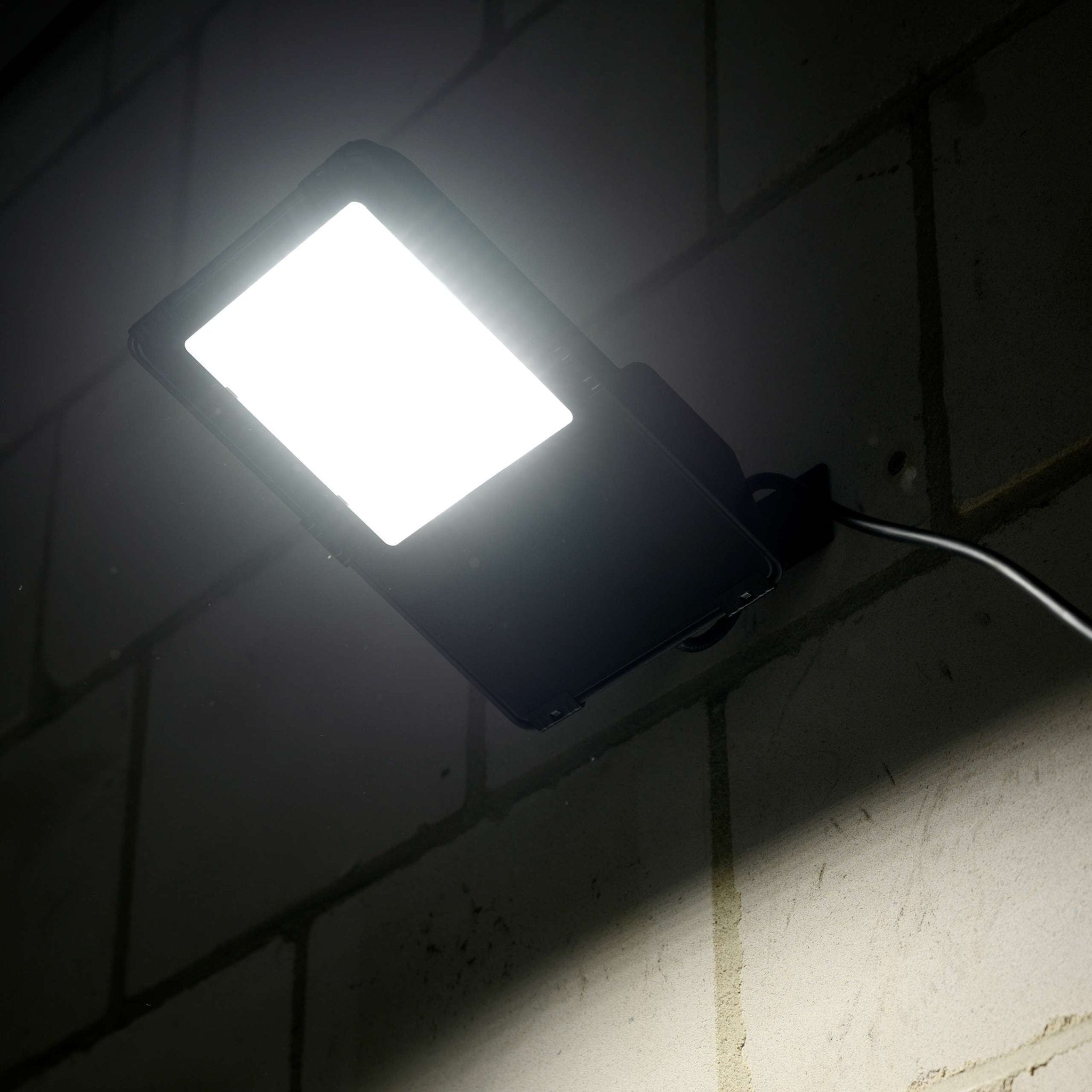 Premium LED Floodlight 30W - Levensduur van 30 jaar - IP66 Waterdicht - 4650 lm Floodlights LED.nl