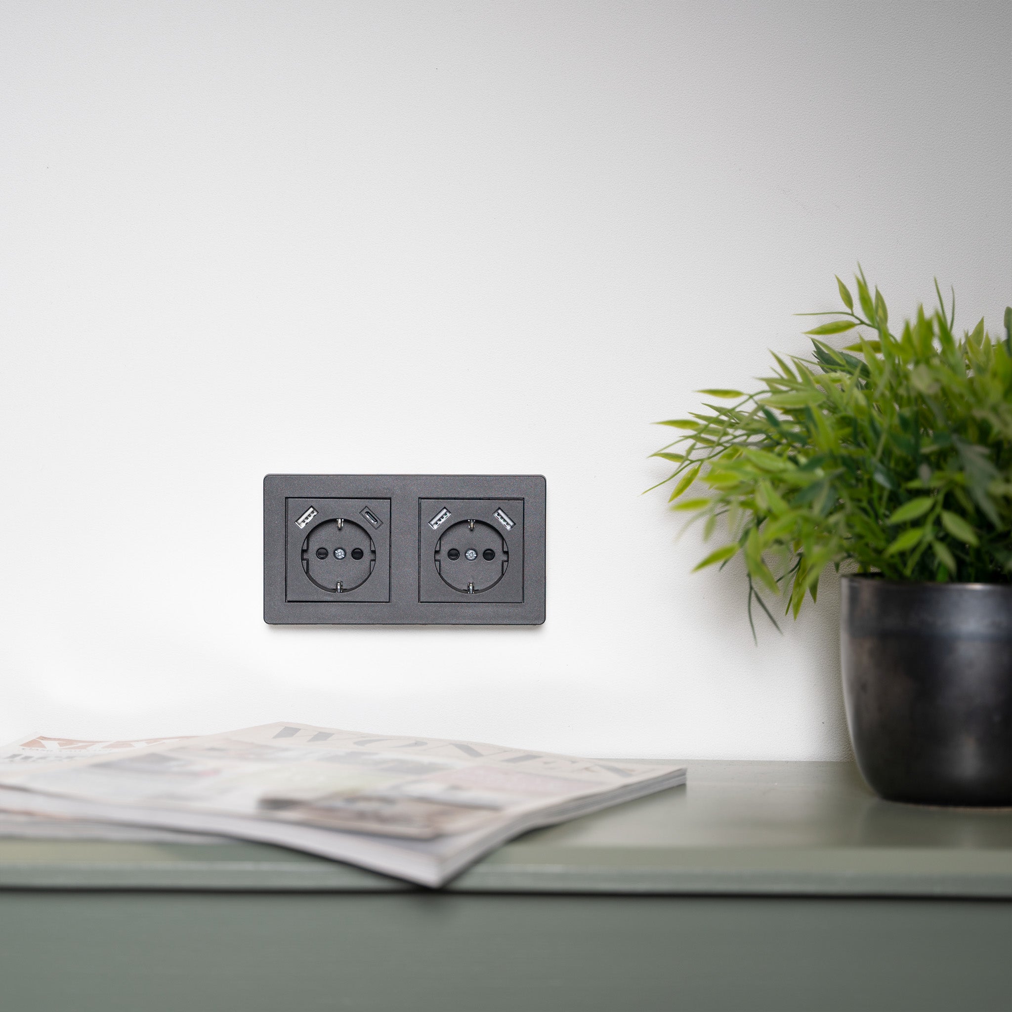 Reflex Inlegplaat voor wandcontactdoos met 2 USB - Zwart Stekkers LED.nl