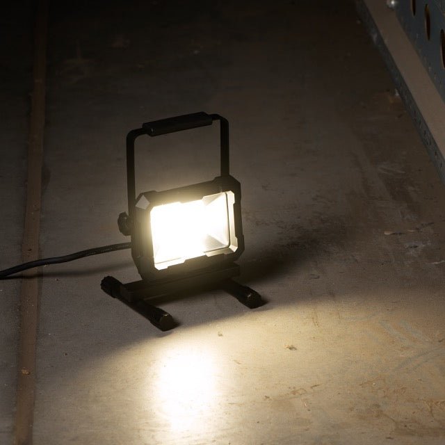 LED's Work Werklamp 2400 - Robuuste behuizing - Extra sterk snoer 150 cm - IP65 waterdicht - 30W Werklampen LED.nl