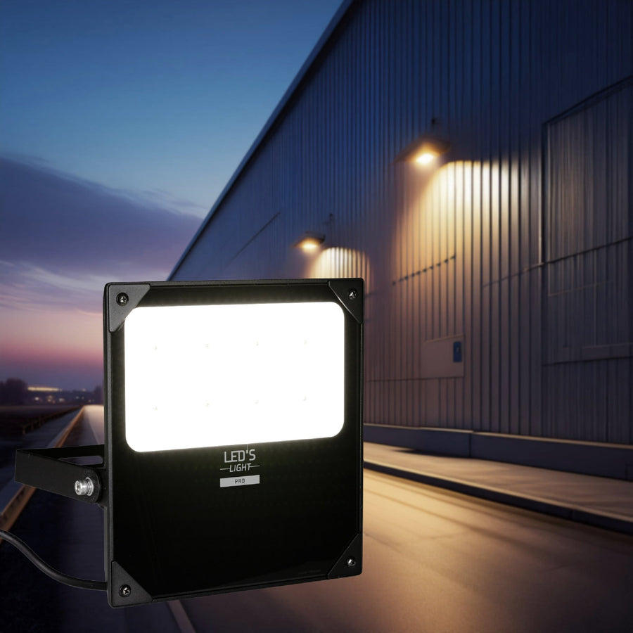 LED's Light pro Professionele LED Schijnwerper 18500 - 3 lichtstanden - Waterdicht - 100 watt - Daglichtsensor Schijnwerpers LED.nl