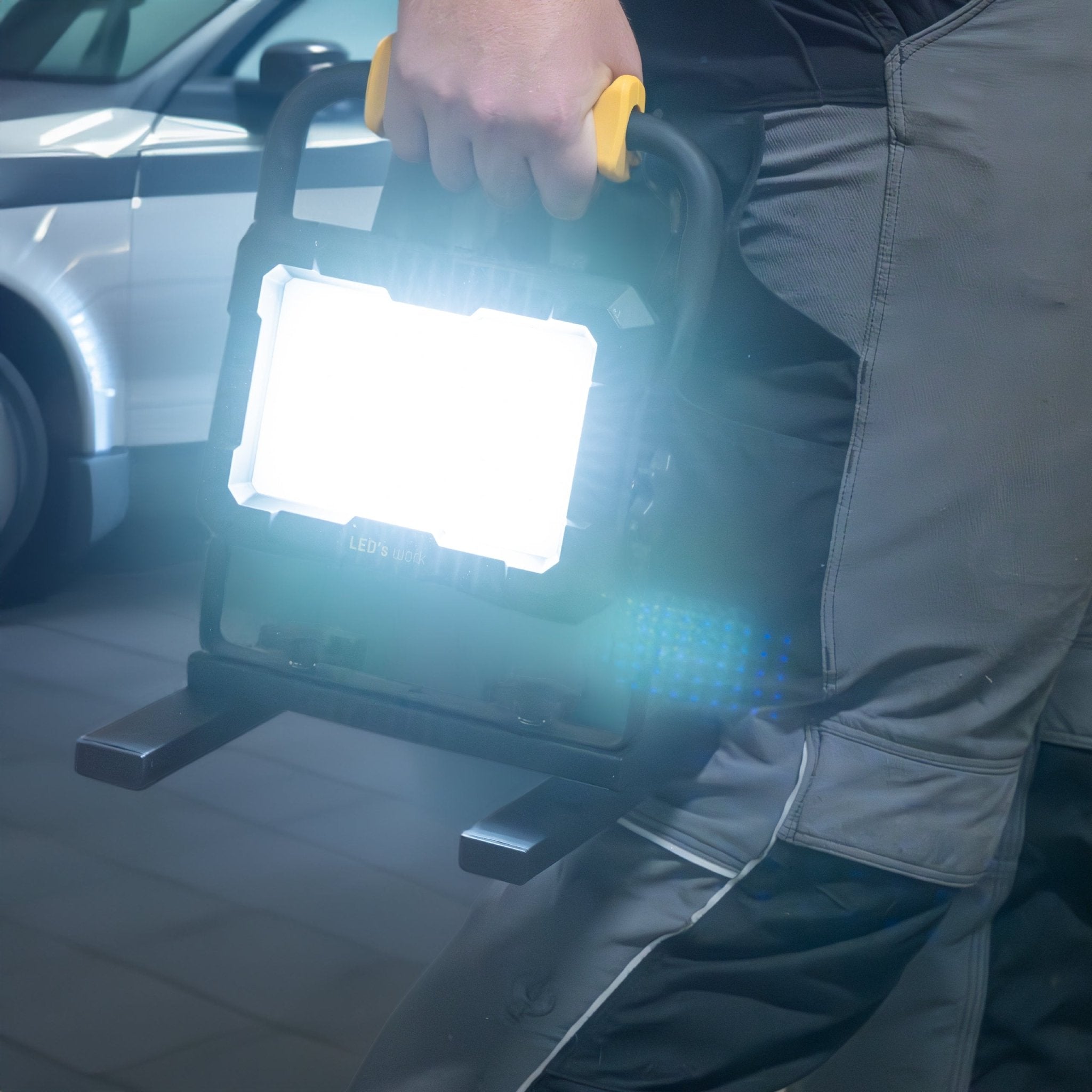 LED's Work Oplaadbare 18V Bouwlamp 2000 - Werkt op 18V accu’s van Makita, Bosch, Metabo (CAS) en Einhell – In 3 stappen dimbaar - LED.nl
