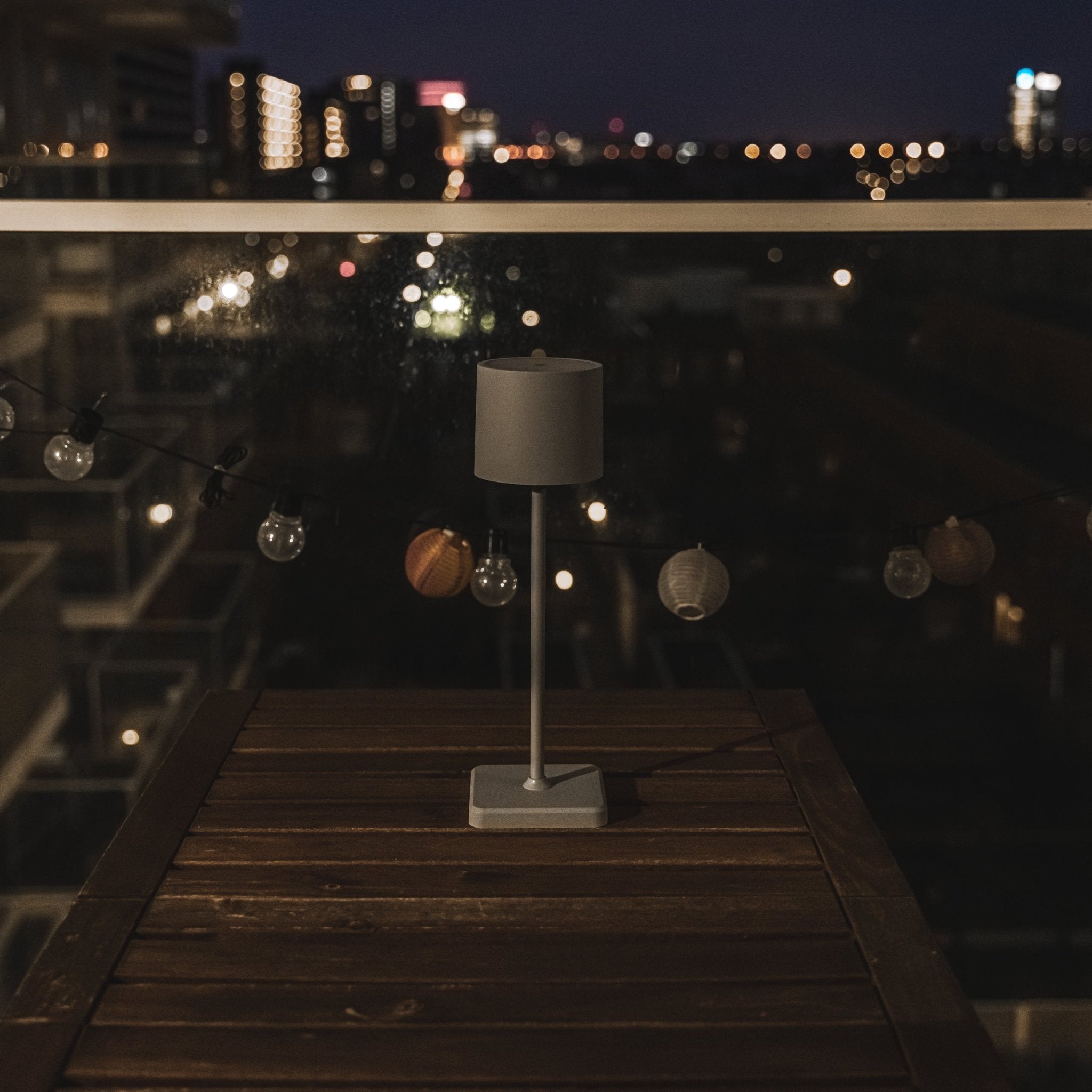 TouchDim Oplaadbare LED Tafellamp - Dimbaar via aanraking - Binnen en buiten - Grijs (kopie) - LED.nl