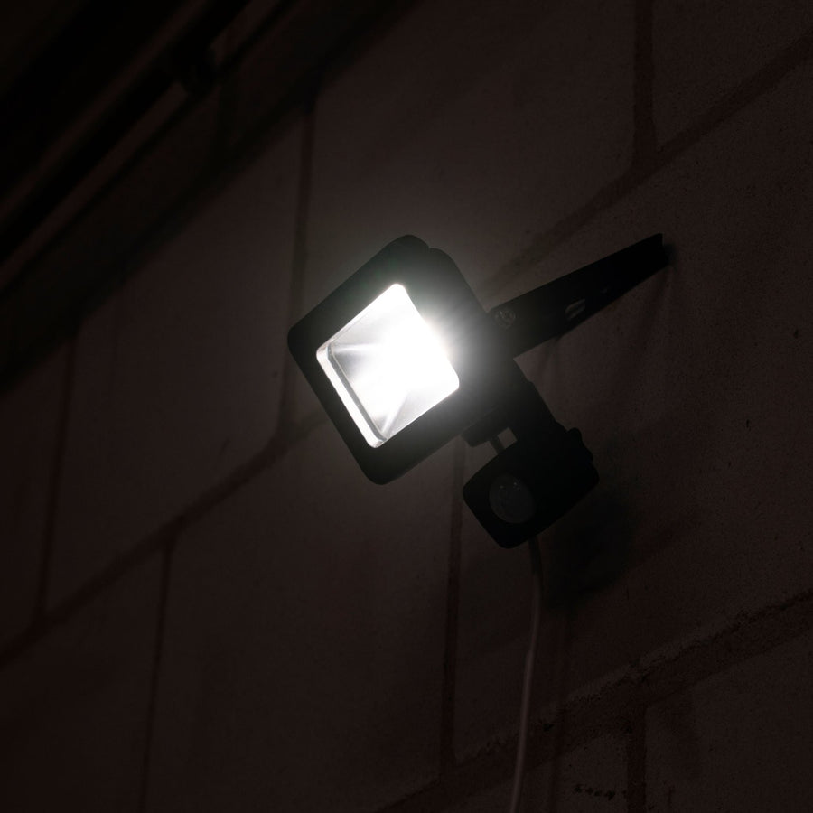 LED's Light Floodlight 1100 - Met licht- en bewegingssensor - Binnen & Buiten - 10W - Zwart Schijnwerpers LED.nl