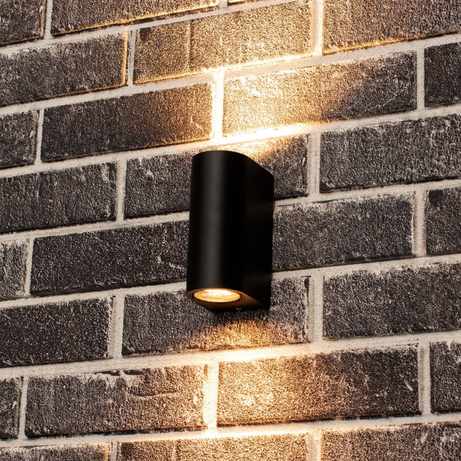 LED's Light LED Wandlamp buiten - Cilinder met 2 x GU10 fitting - Model Sapri - IP44 - Zwart Wandlampen LED.nl