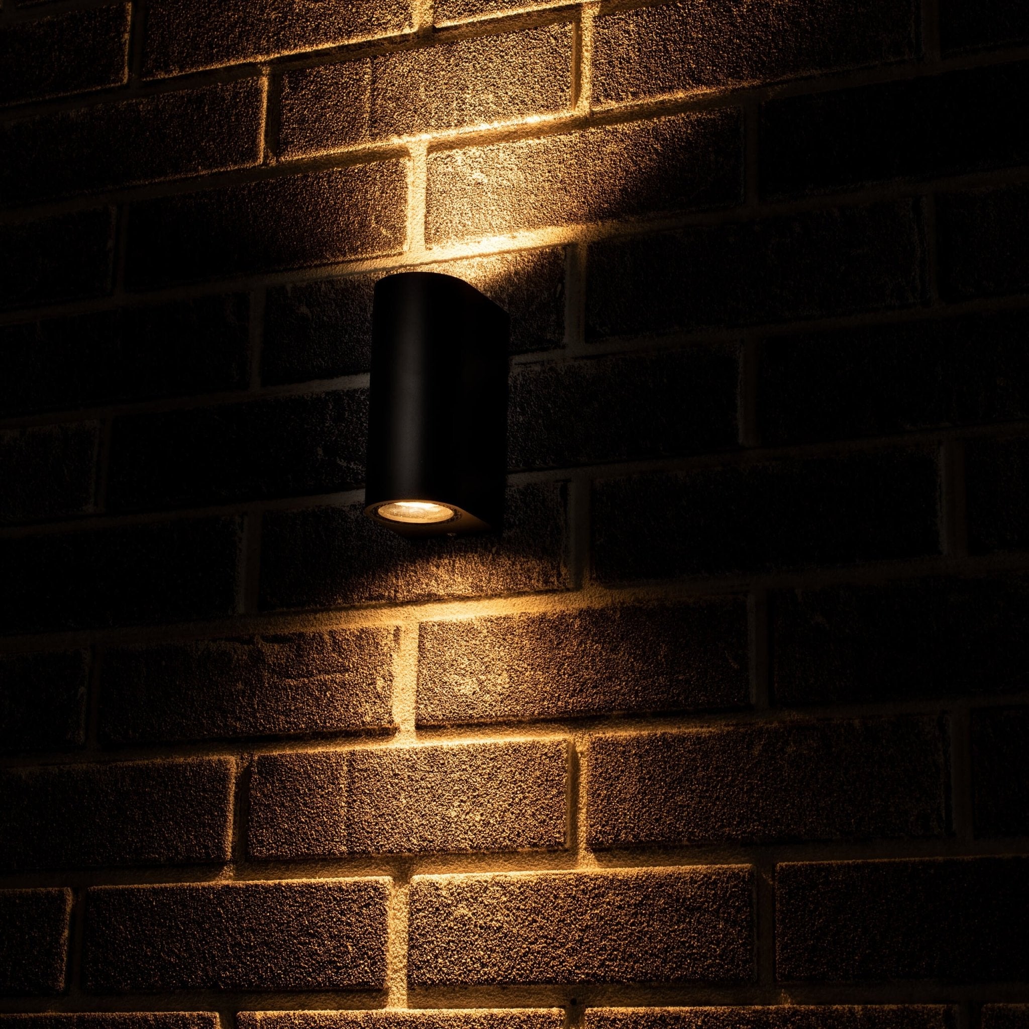 LED's Light LED Wandlamp buiten - Cilinder met 2 x GU10 fitting - Model Sapri - IP44 - Zwart Wandlampen LED.nl