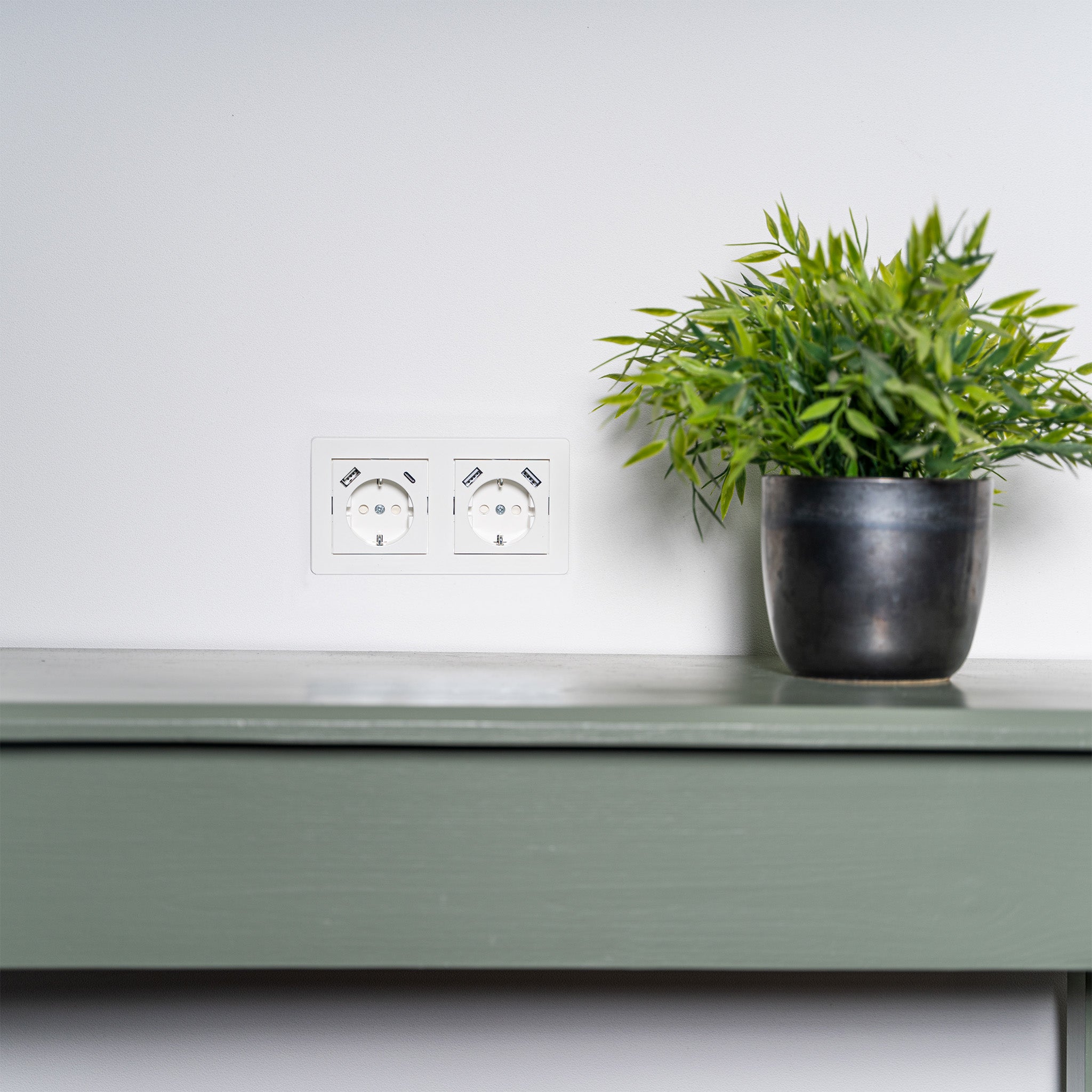 ProCharge Wandcontactdoos met USB-C en USB snelladers - Universeel - Wit - RAL9010 - LED.nl