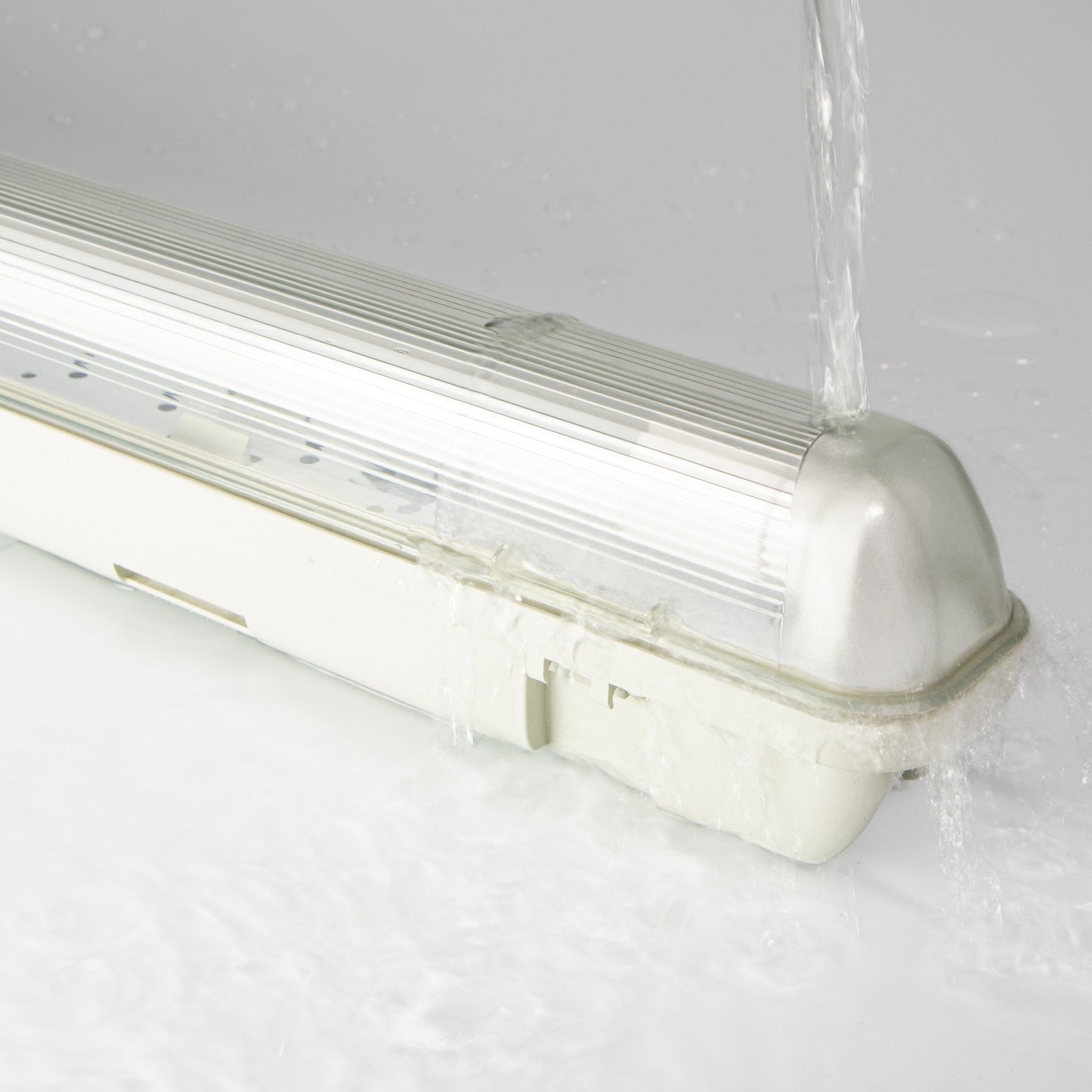 Proventa outdoor LED TL armatuur 60 cm – Inclusief LED TL buis – Met daglicht- en bewegingssensor – IP65 waterdicht – 1100 lumen - LED.nl