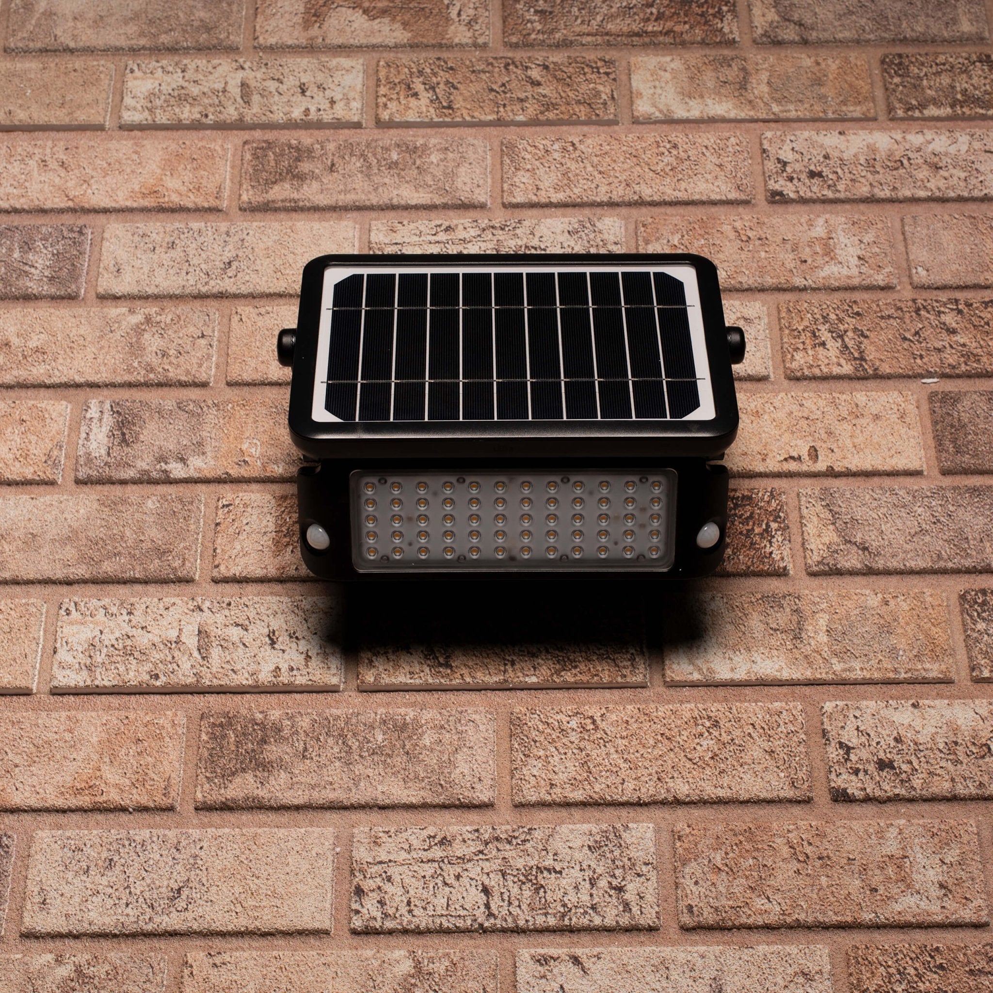 Solar LED Schijnwerper met bewegingssensor - 3 standen - Draadloos - 1080 lm - Zwart - LED.nl