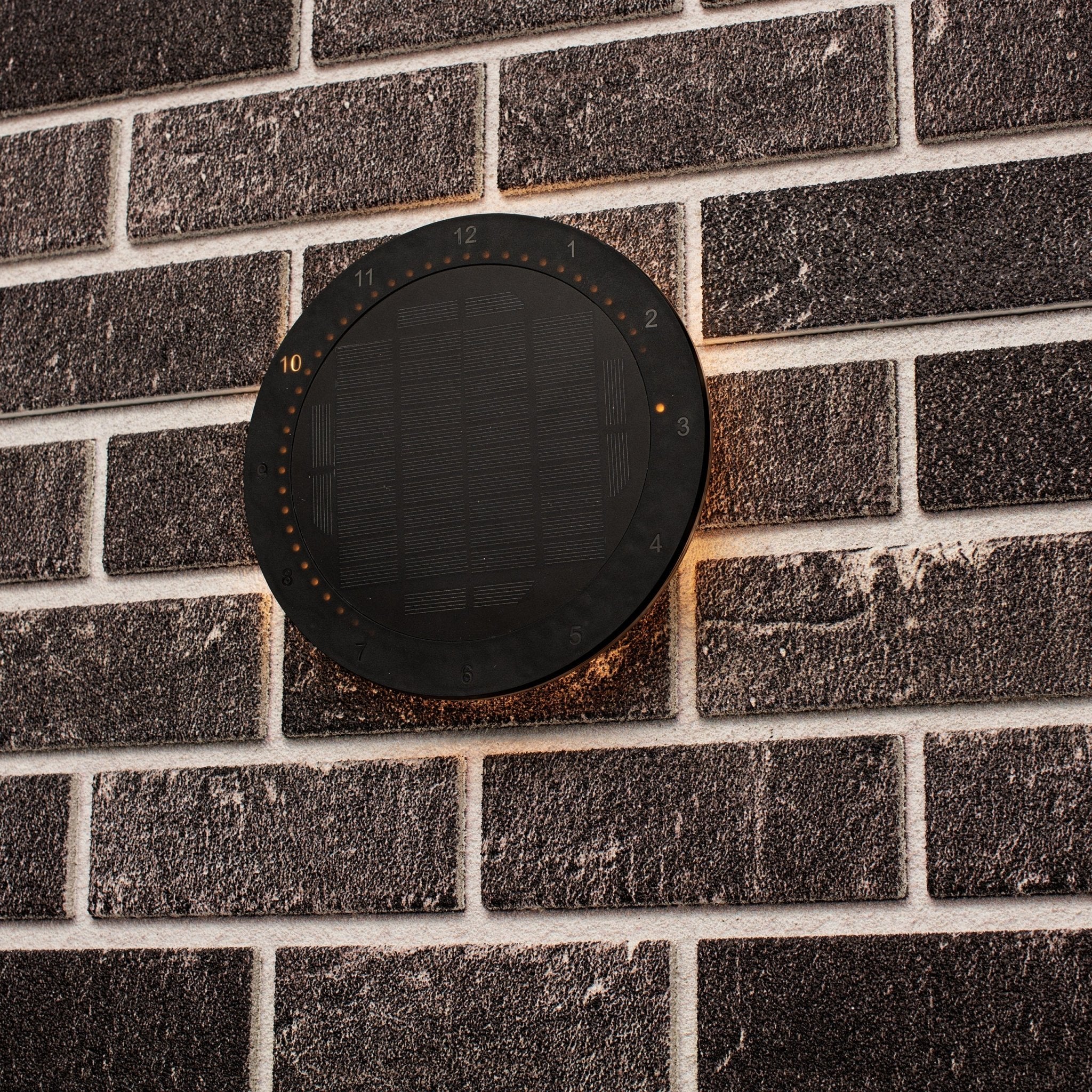 Solar Wandklok voor buiten - Draadloos op zonne-energie - Automatisch aan/uit - 22 cm - LED.nl