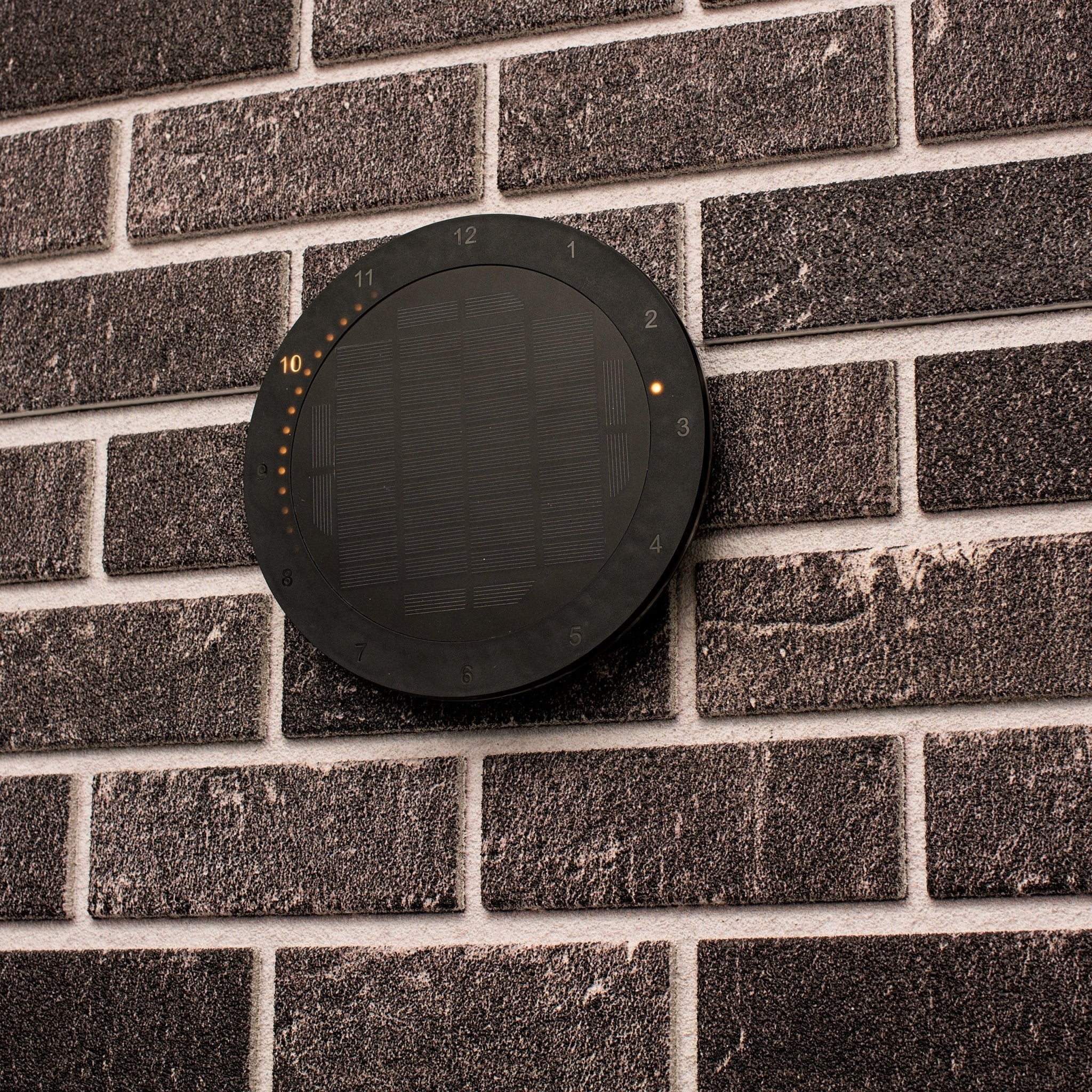 Solar Wandklok voor buiten - Draadloos op zonne-energie - Automatisch aan/uit - 22 cm - LED.nl
