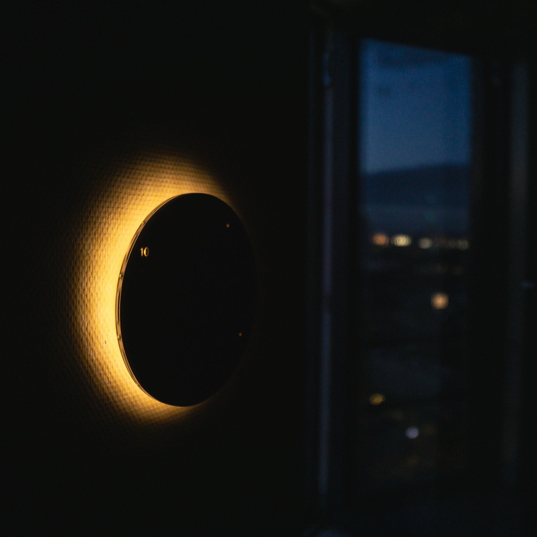 Solar Wandklok voor buiten - Draadloos op zonne-energie - Automatisch aan/uit - 22 cm - LED.nl