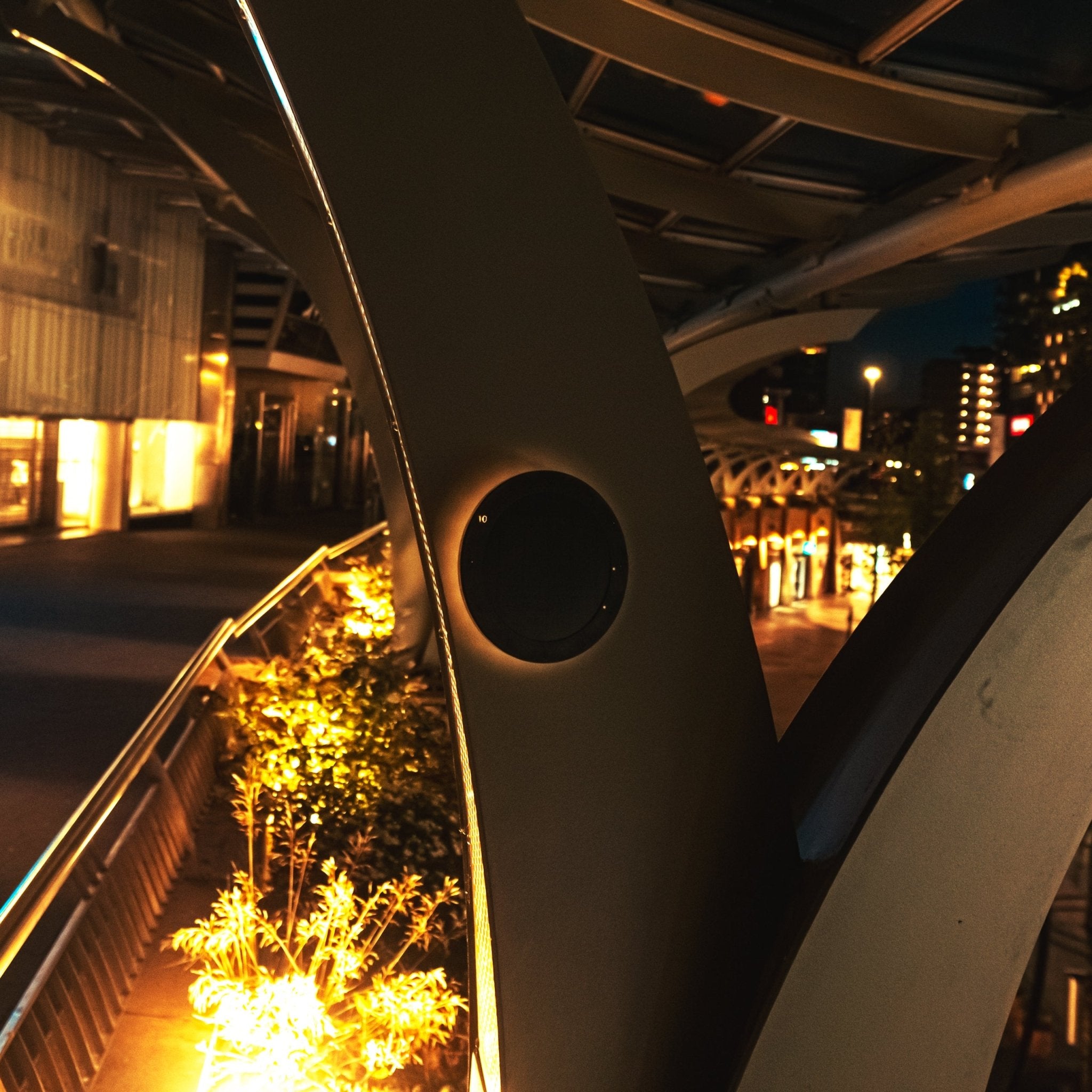 Solar Wandklok voor buiten - Draadloos op zonne-energie - Automatisch aan/uit - 22 cm - LED.nl
