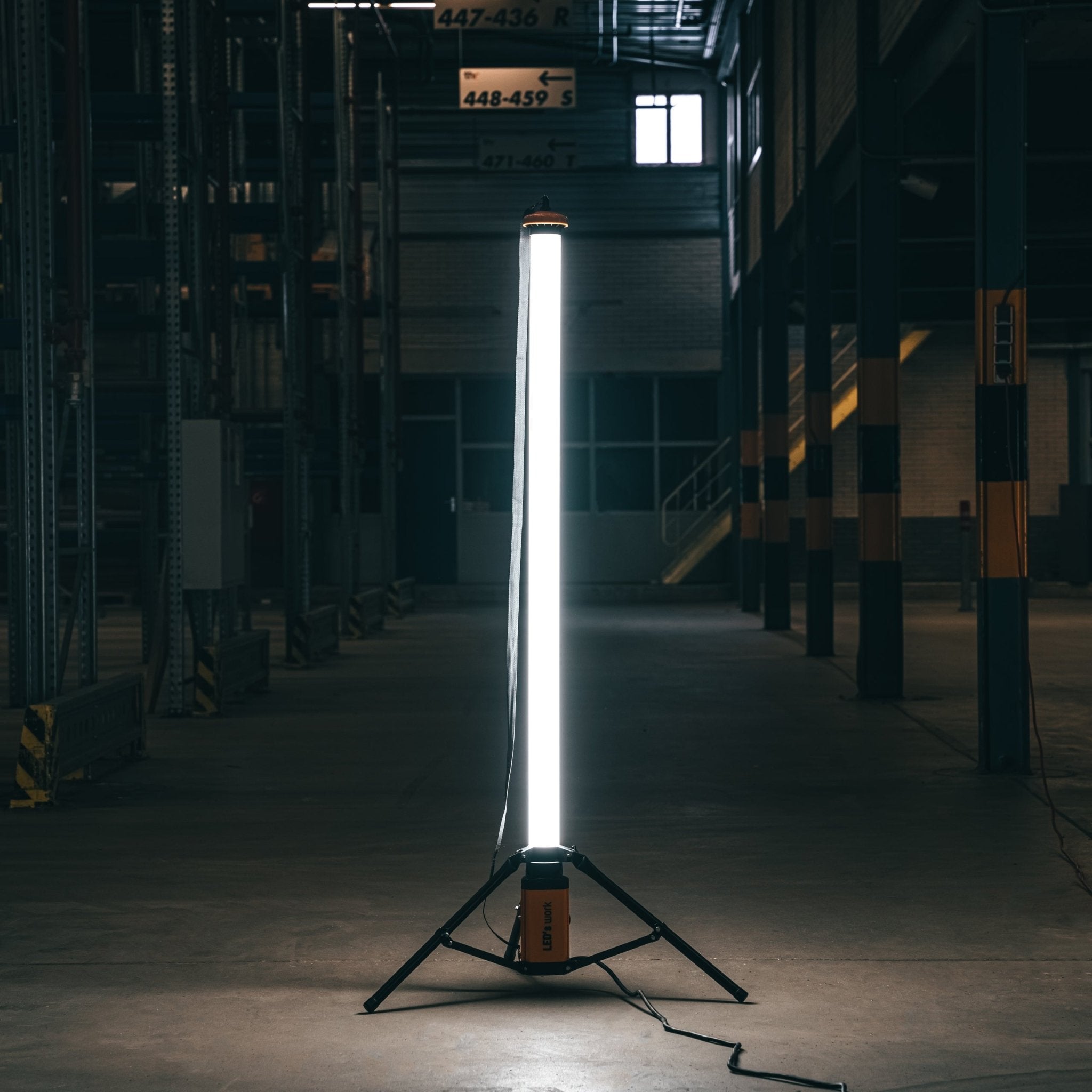 Toren LED Bouwlamp met rondom licht - 360 graden - Extra stopcontact aansluiting - 12000 lm - LED.nl